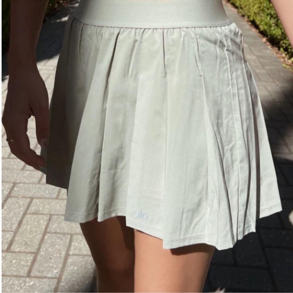 ⭐️ALO Yoga Women Varsity Tennis Skirt Limestone Pleated Elastic Waistband⭐️